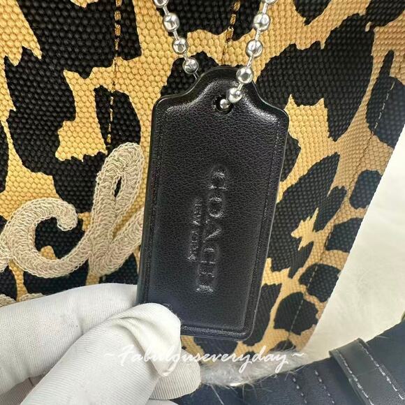 Coach Cargo Tote Bag 26 Crossbody With Leopard Print In Canva CP769 + Dust Bag - Picture 7 of 10